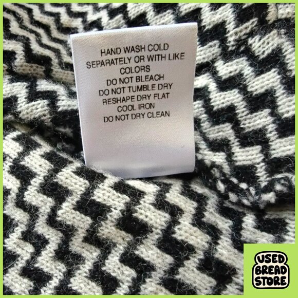 A.IDA Womens M Italian Wool Black & White Chevron Buckle Pocket Sweater - Picture 6 of 7